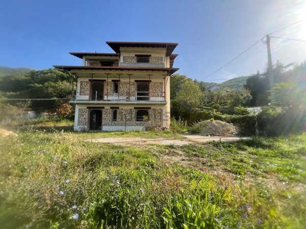 casa indipendente in vendita a Cantalice
