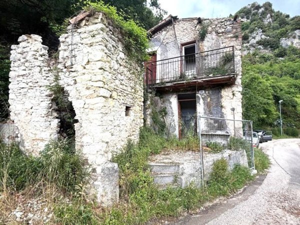 casa indipendente in vendita a Cantalice