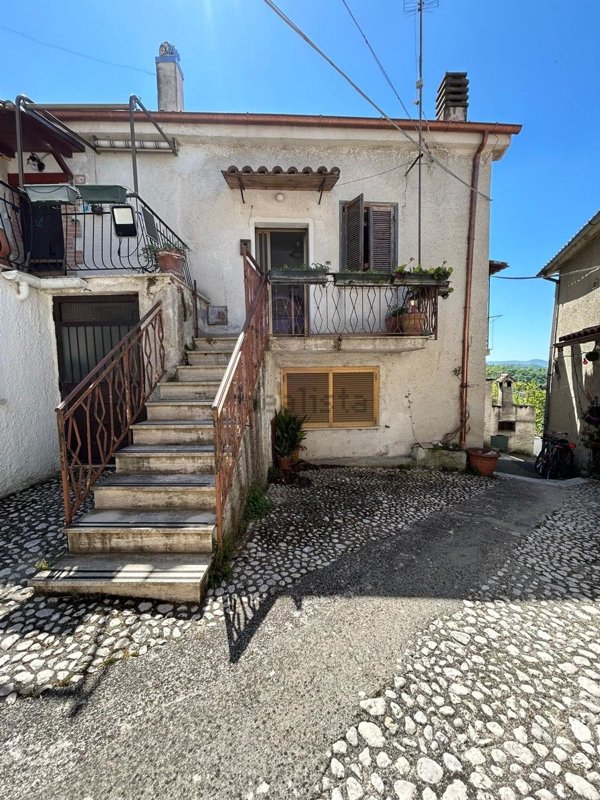 quadrivano in vendita a Cantalice in zona San Liberato