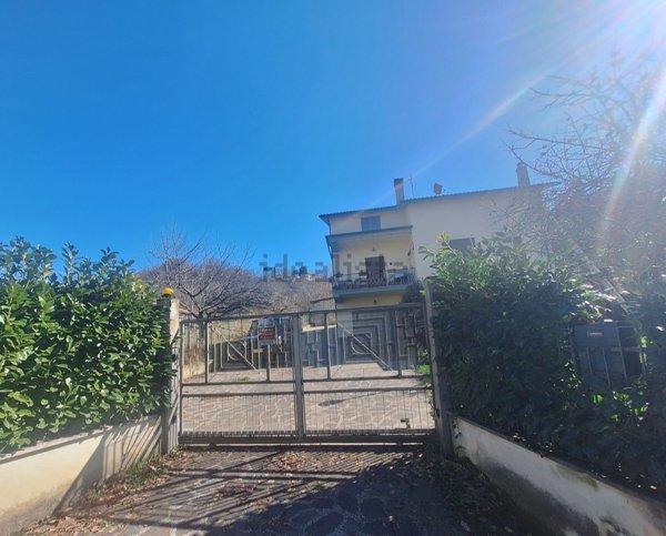 casa indipendente in vendita a Cantalice in zona San Liberato