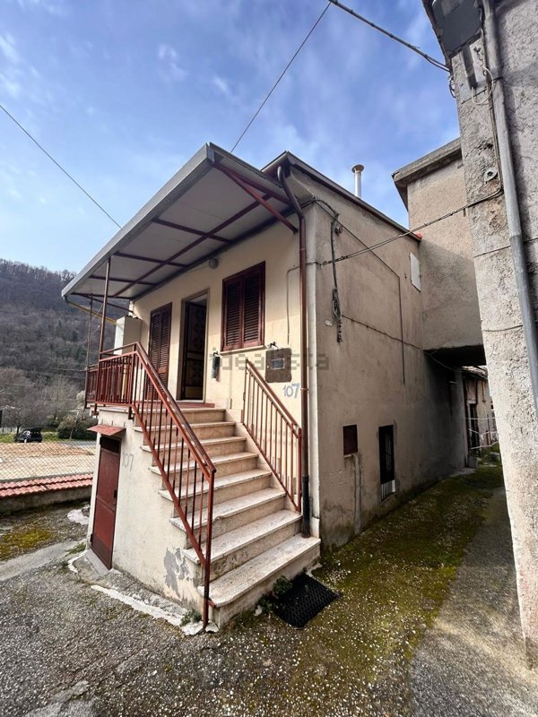 pentavano in vendita a Cantalice in zona San Liberato
