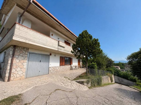 casa indipendente in vendita a Cantalice