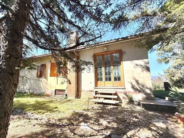 casa indipendente in vendita a Cantalice in zona Colli