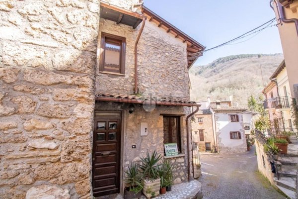 casa indipendente in vendita a Cantalice