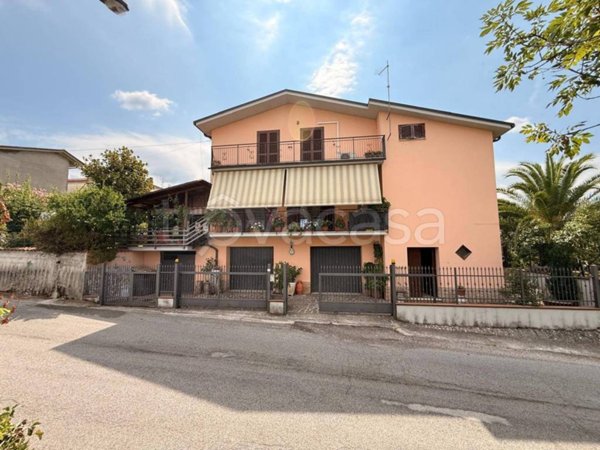 casa indipendente in vendita a Cantalice in zona Colli
