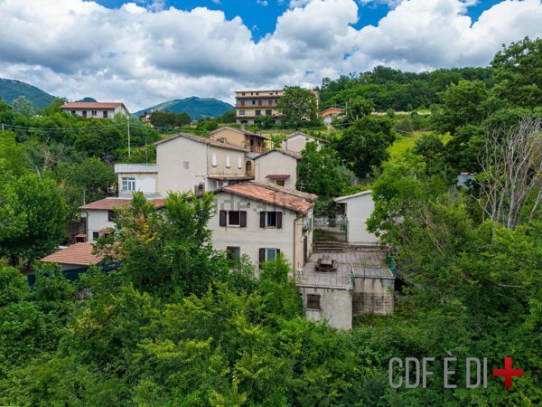 casa indipendente in vendita a Cantalice in zona Colli