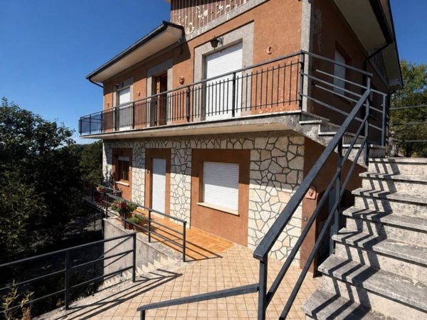 casa indipendente in vendita a Cantalice