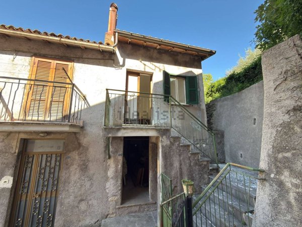 appartamento in vendita a Cantalice in zona Cruciano