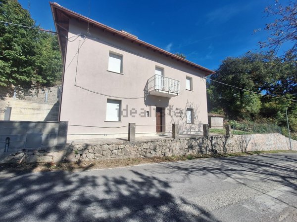 casa indipendente in vendita a Cantalice in zona Santa Margherita