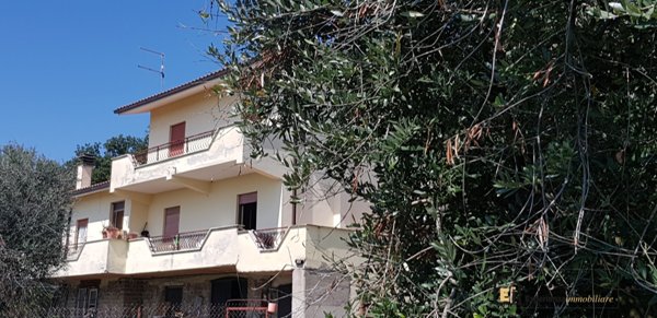 casa indipendente in vendita a Cantalupo in Sabina