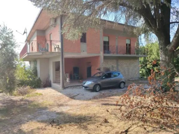 casa indipendente in vendita a Cantalupo in Sabina