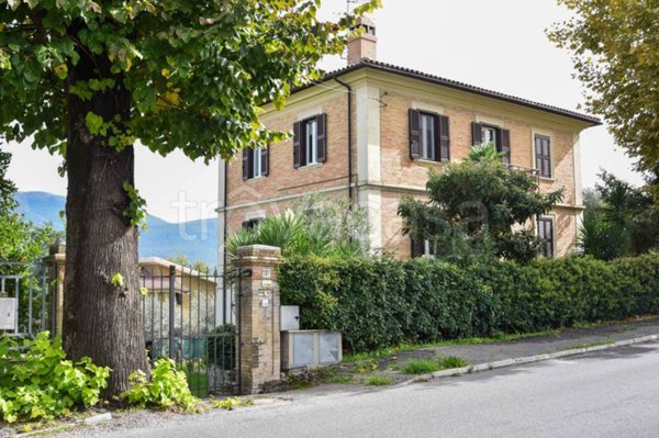 casa indipendente in vendita a Cantalupo in Sabina