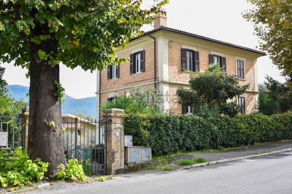 casa indipendente in vendita a Cantalupo in Sabina
