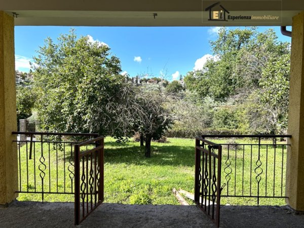 casa indipendente in vendita a Cantalupo in Sabina