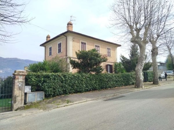 casa indipendente in vendita a Cantalupo in Sabina