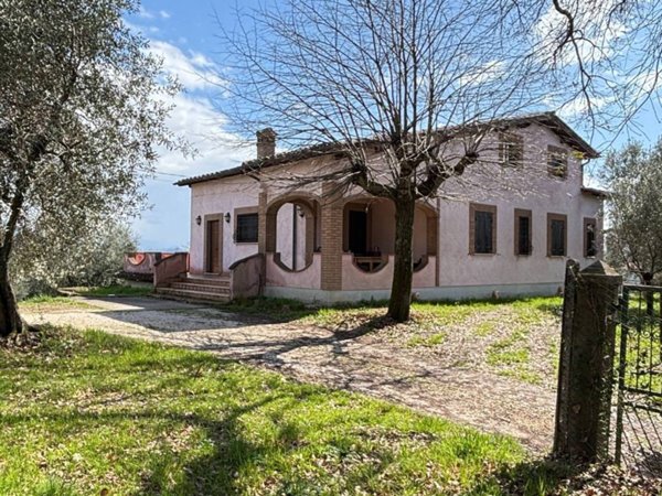 casa indipendente in vendita a Cantalupo in Sabina