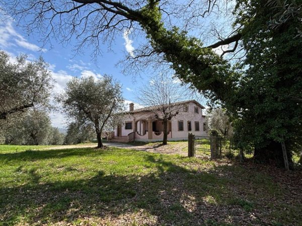 casa indipendente in vendita a Cantalupo in Sabina