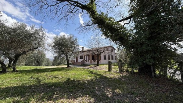 casa indipendente in vendita a Cantalupo in Sabina
