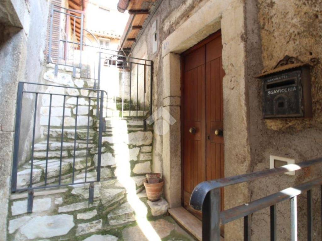 appartamento in vendita a Casaprota in zona Collelungo Sabino