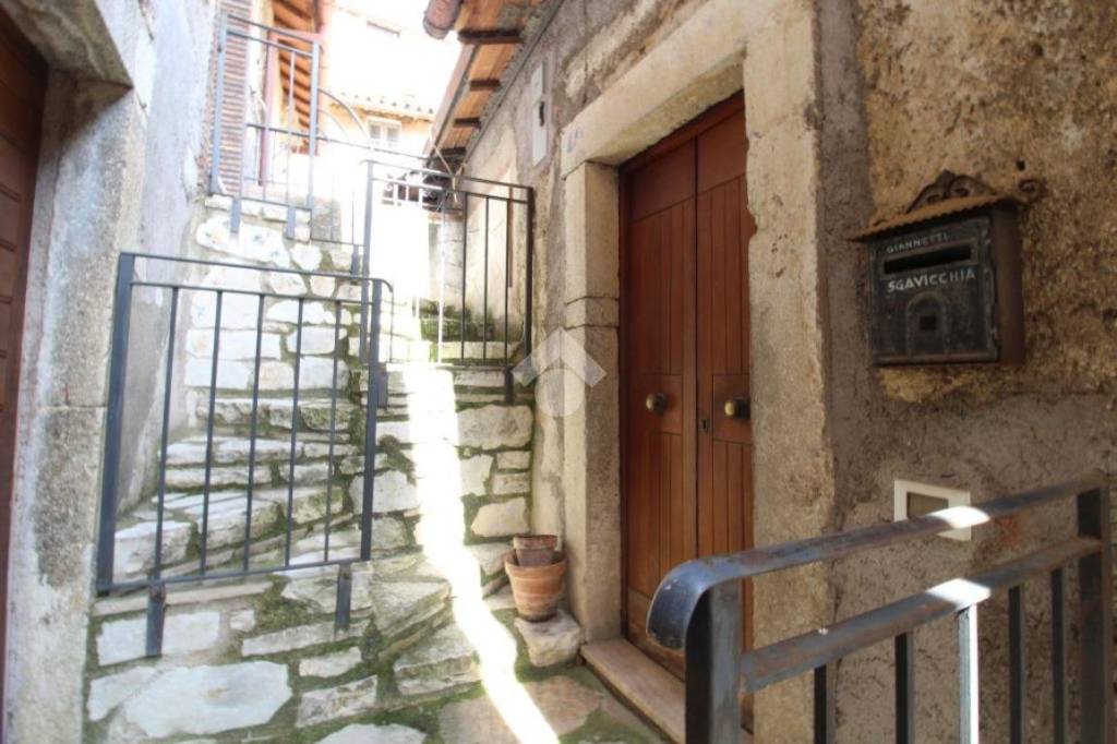 appartamento in vendita a Casaprota in zona Collelungo Sabino