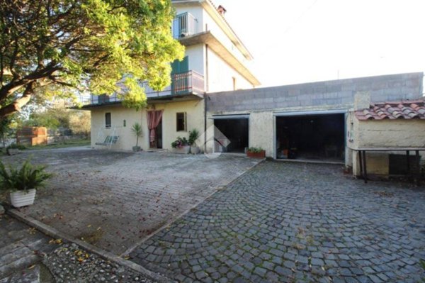 casa indipendente in vendita a Casaprota in zona Collelungo Sabino