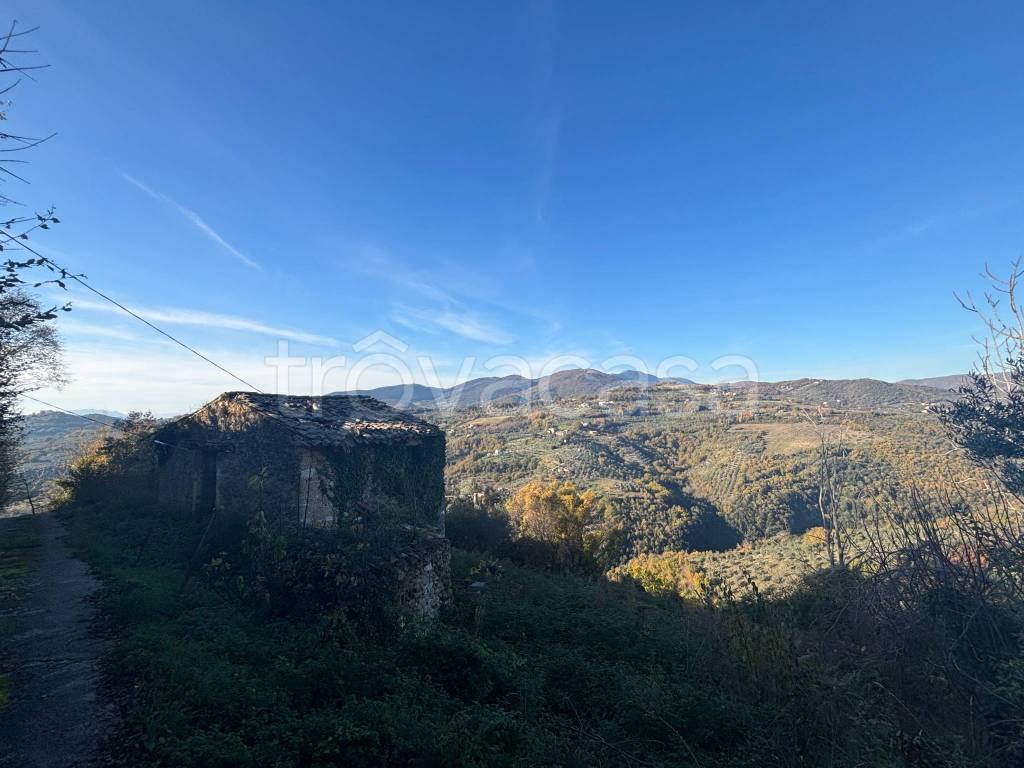 trivano in vendita a Casaprota