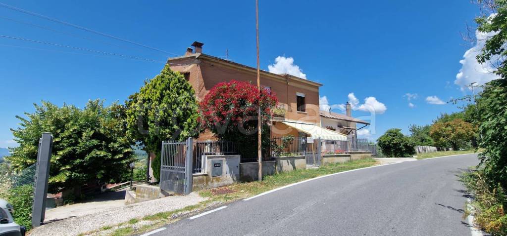 casa indipendente in vendita a Casaprota in zona Collelungo Sabino