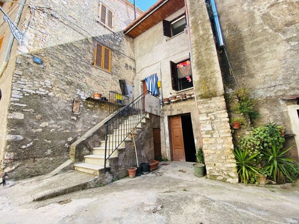 appartamento in vendita a Casaprota in zona Collelungo Sabino