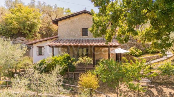 casa indipendente in vendita a Casaprota in zona Collelungo Sabino