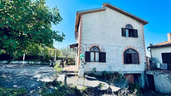 pentavano in vendita a Casperia