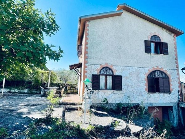 casa indipendente in vendita a Casperia