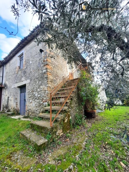 casa indipendente in vendita a Casperia in zona Paranzano