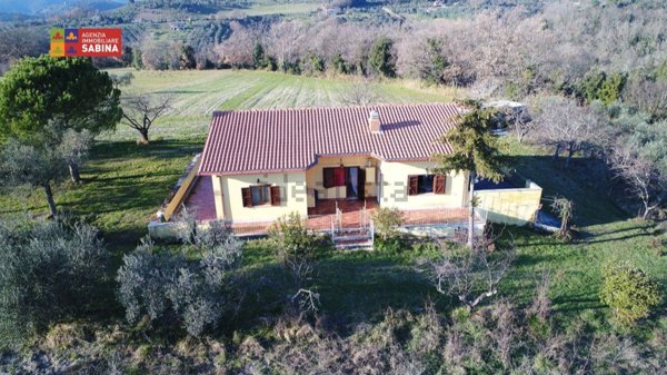 casa indipendente in vendita a Casperia