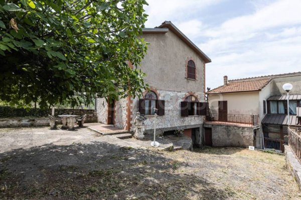 casa indipendente in vendita a Casperia