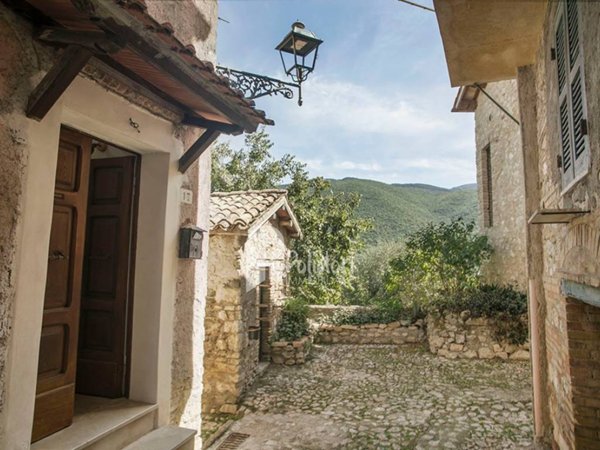 casa indipendente in vendita a Casperia