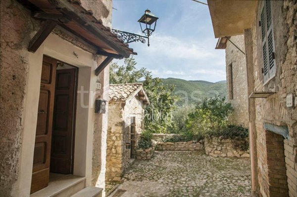 casa indipendente in vendita a Casperia in zona Paranzano