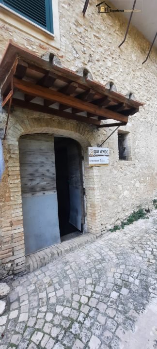 locale di sgombero in vendita a Casperia