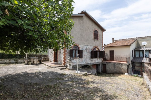 casa indipendente in vendita a Casperia