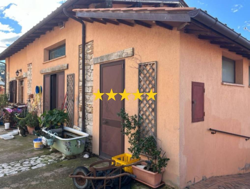 casa indipendente in vendita a Casperia