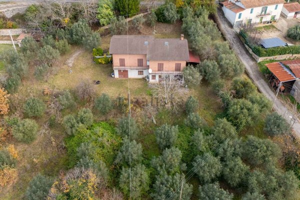 casa indipendente in vendita a Casperia