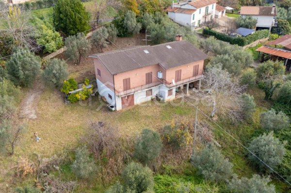 casa indipendente in vendita a Casperia