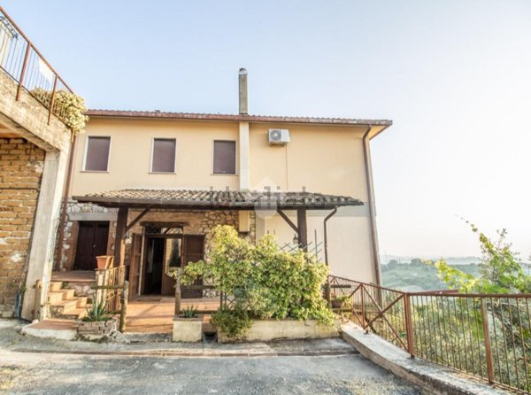 casa semindipendente in vendita a Casperia