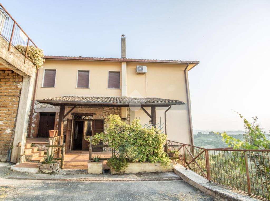 casa indipendente in vendita a Casperia