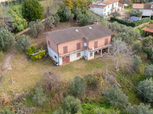 casa indipendente in vendita a Casperia