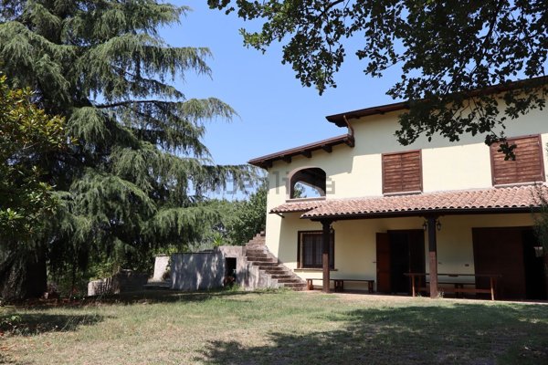 casa indipendente in vendita a Casperia in zona Paranzano