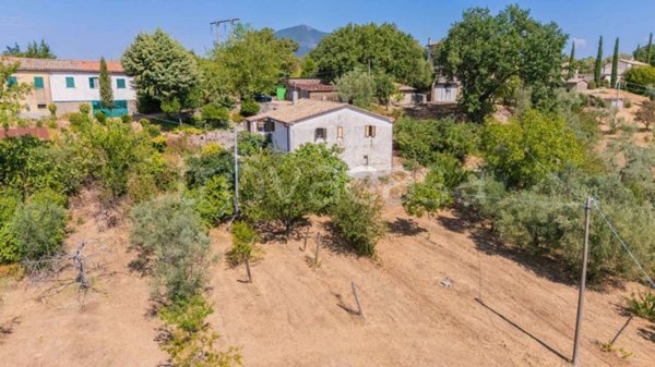 casa indipendente in vendita a Casperia in zona Paranzano