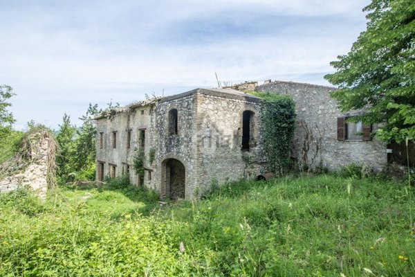 casale in vendita a Casperia in zona Paranzano