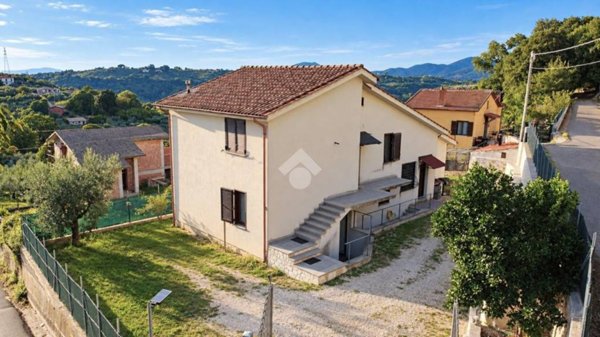 casa indipendente in vendita a Casperia