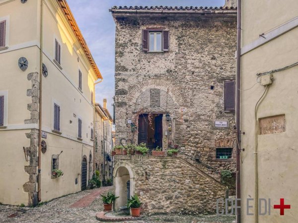 casa indipendente in vendita a Castelnuovo di Farfa
