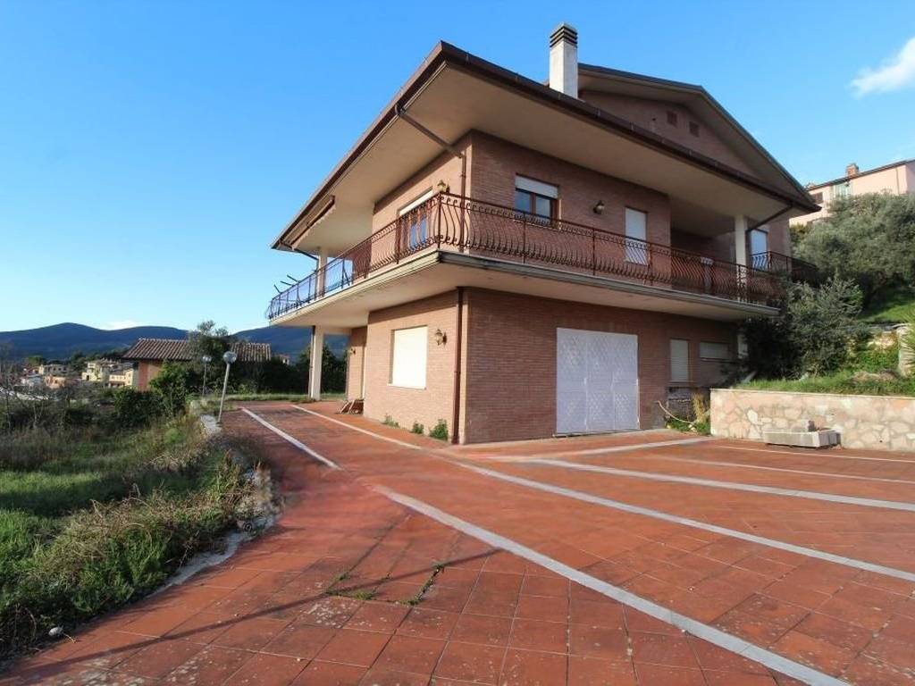 casa indipendente in vendita a Castelnuovo di Farfa